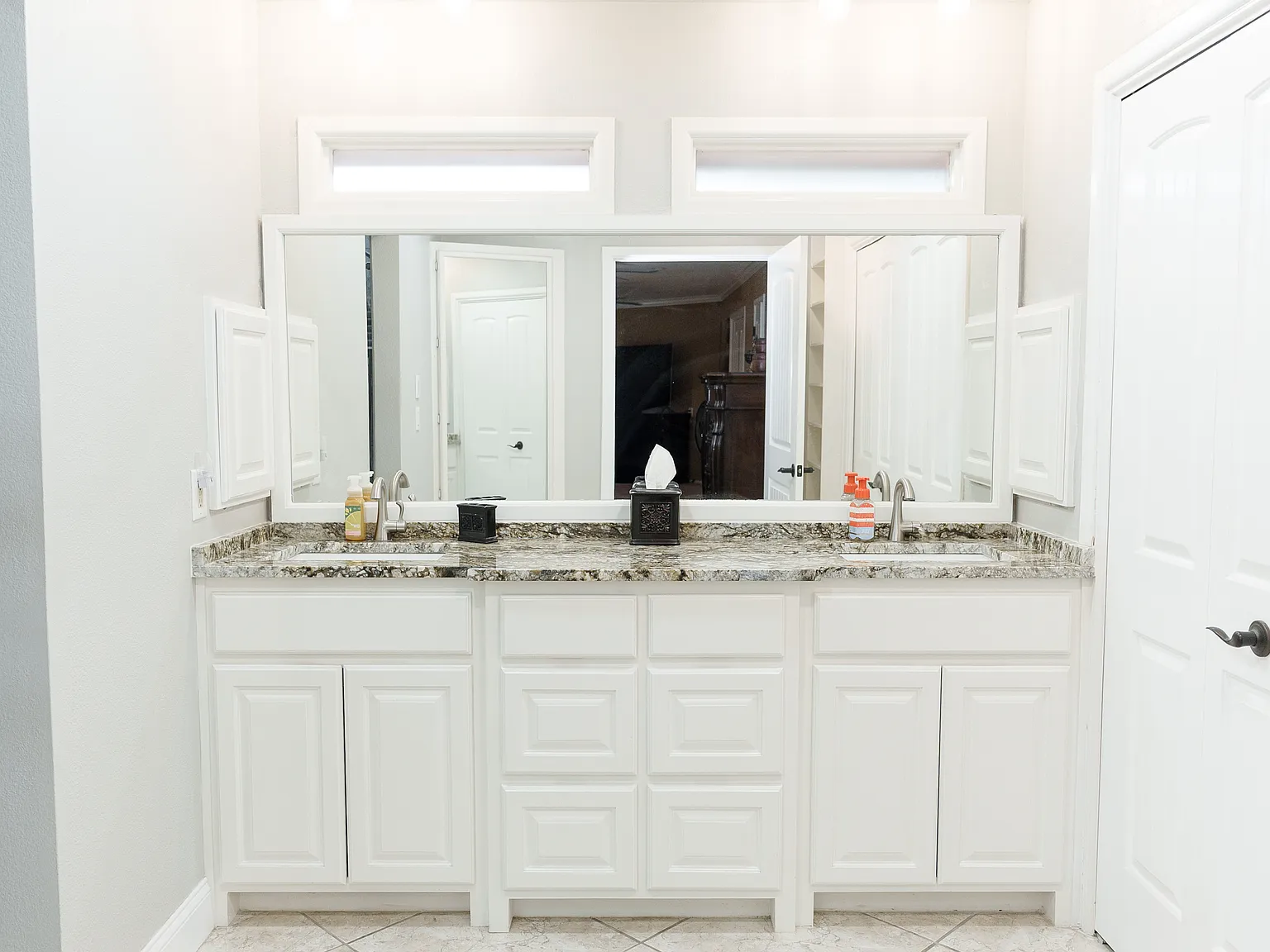 5 bed, 4058 sqft, $5,500 — Photo 2