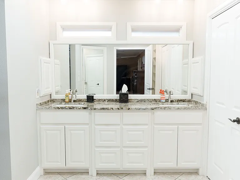 10 Cambridge Ct — Photo 2