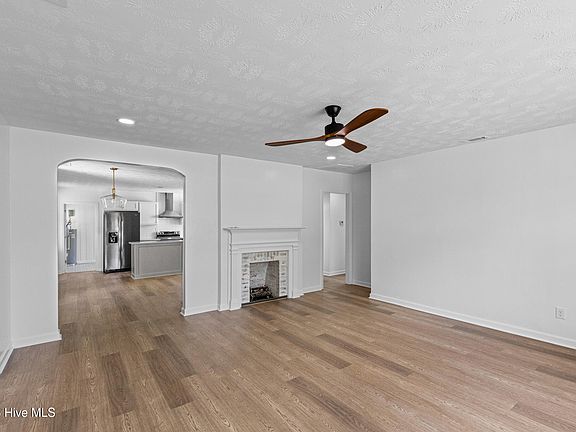 5th image of 2020 Kennedy Dr