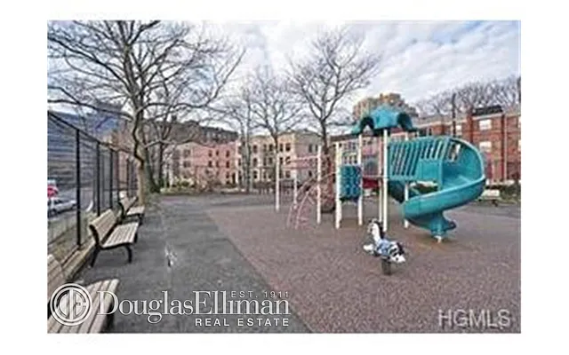 Sold by Douglas Elliman | media 21