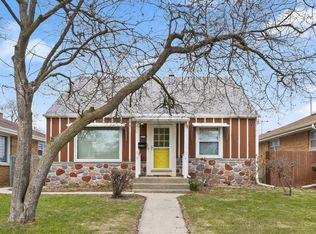 5575 N Navajo Ave, Glendale, WI 53217