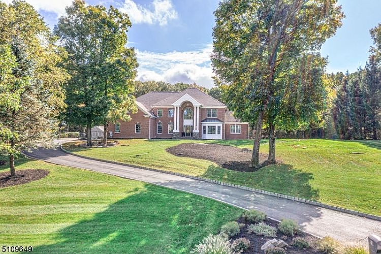 1st image of 23 Forest Hill Dr