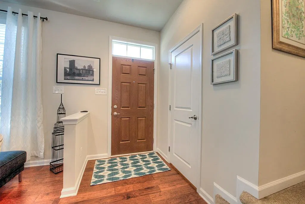 4 bed, 3.5 bath, 1820 sqft, $2,400 — Photo 3