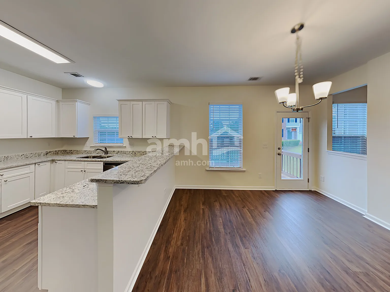 4 bed, 2.5 bath, 2264 sqft, $2,495 — Photo 4
