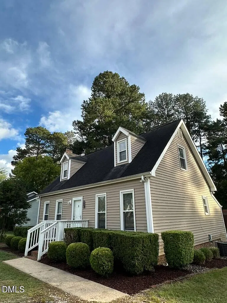 3 bed, 2.0 bath, 1152 sqft, $2,100 — Photo 3