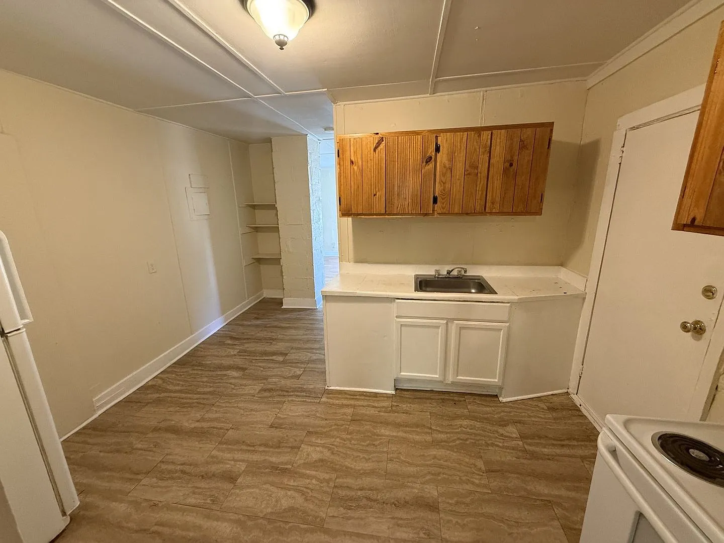 1 Bedroom 1 Bathroom — Photo 4