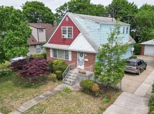 43 McKeon Ave, Valley Stream, NY 11580