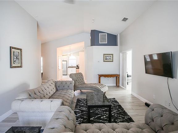 3rd image of 7834 Myrtle Oak Ln