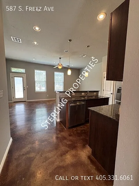 2 bed, 2.5 bath, 1488 sqft, $1,695 — Photo 3