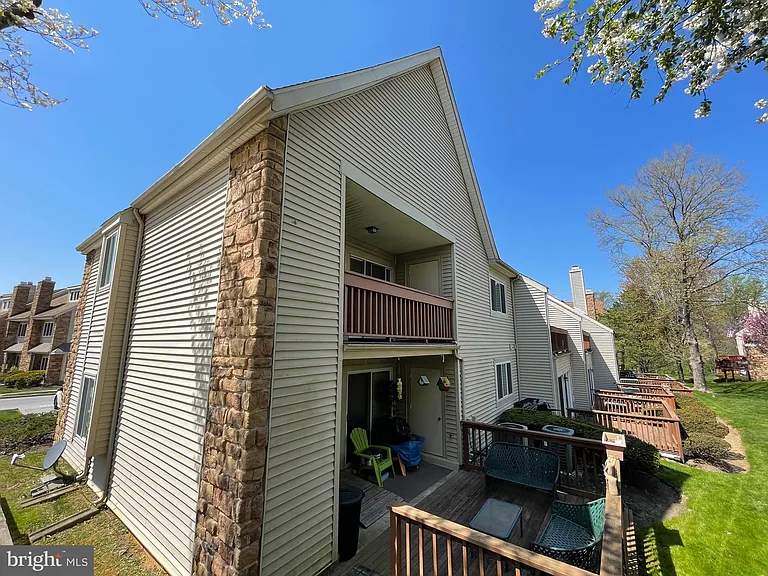 245 Carriage Ct #245 — Photo 40