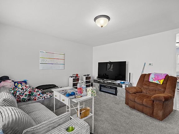 4th image of 815 5th Ave W
