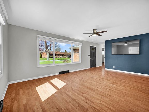 5th image of 42 Harbord Dr
