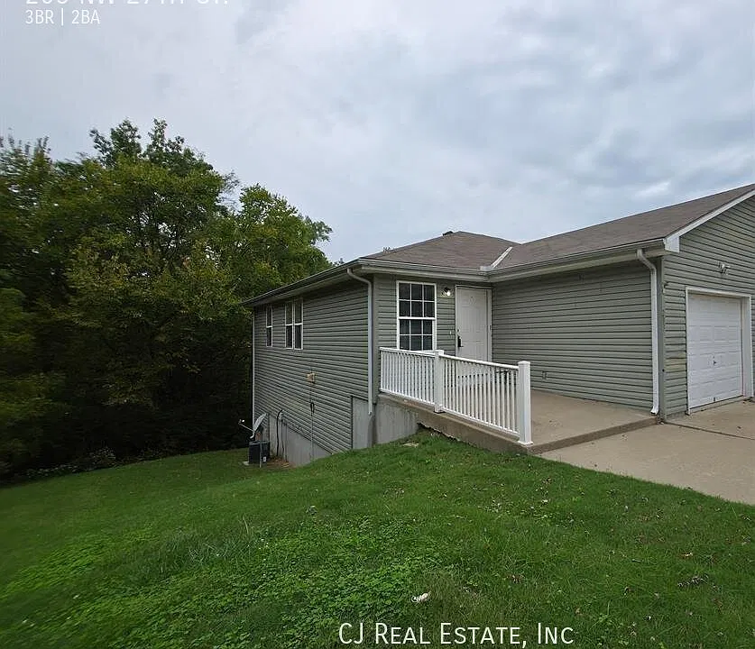 203 NW 27th Ct