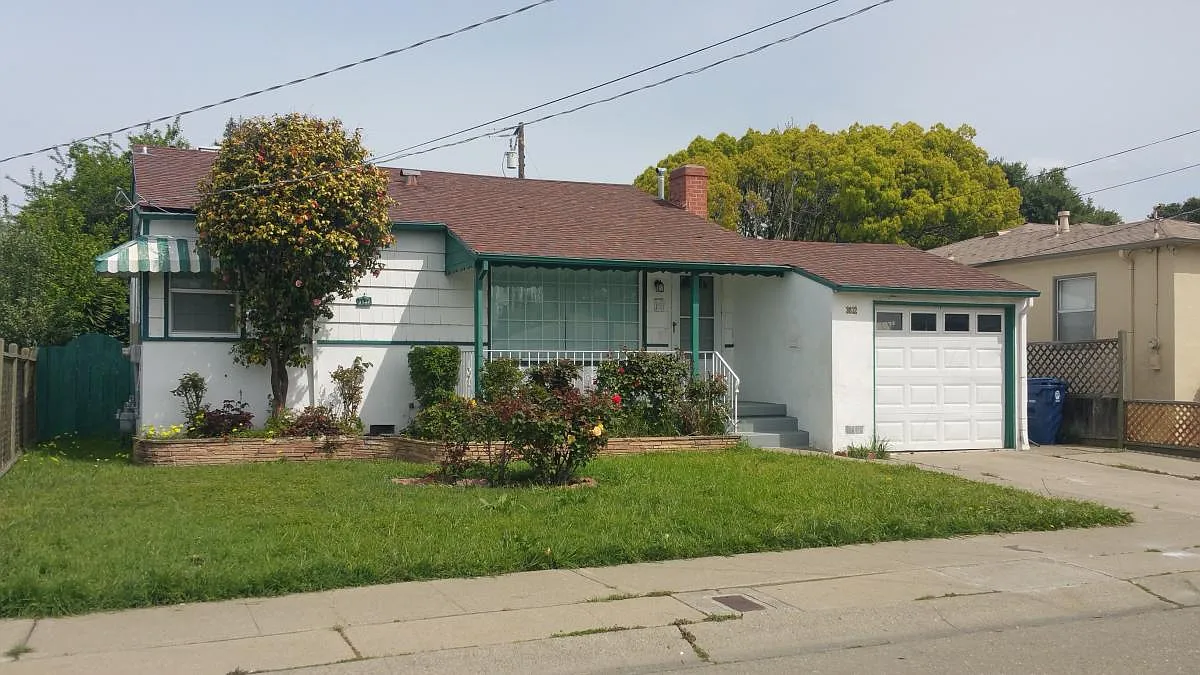 3832 Modesto St photo 1