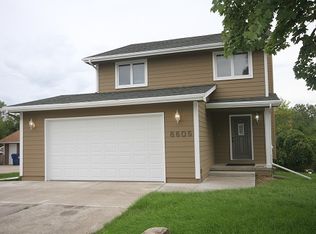 8605 Ridgeview Dr, Des Moines, IA 50320