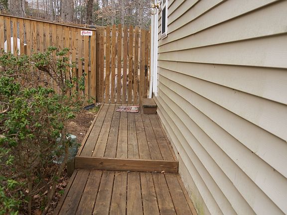 Side Deck to backyard