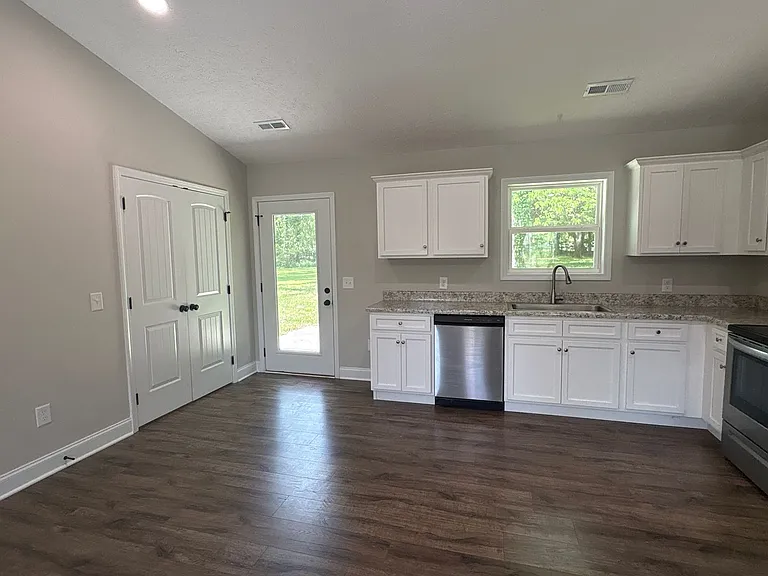 111 W End Ave — Photo 8