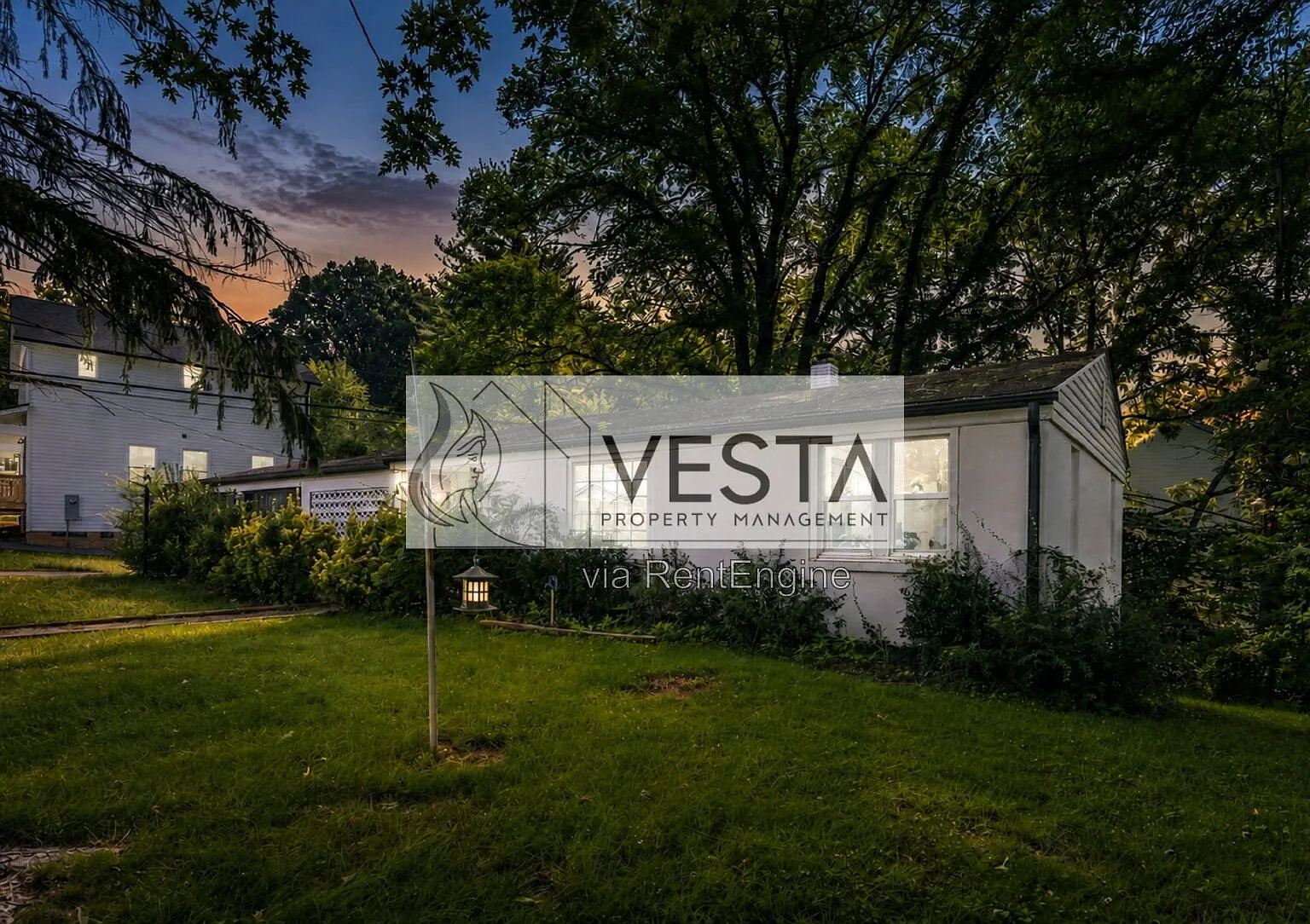 3 bed, 1.0 bath, 906 sqft, $2,300 — Photo 1