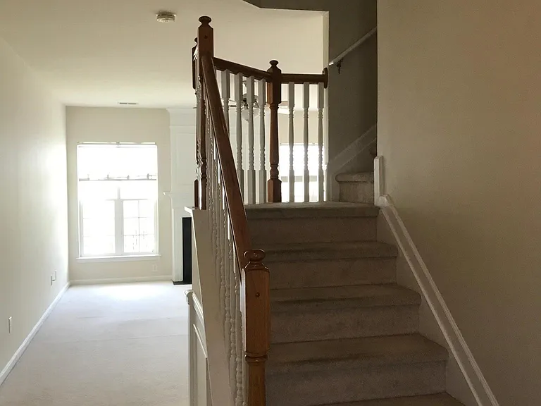 10212 Garmoyle St — Photo 5