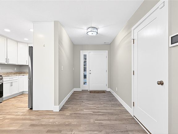 4th image of 734 Sandstone Way