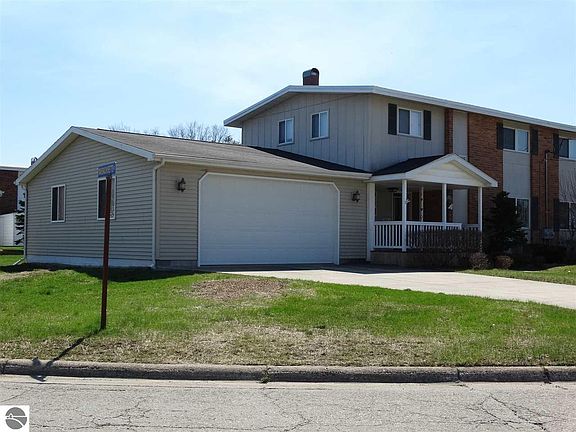 2nd image of 9743A 8th St
