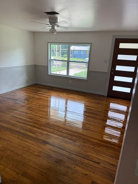 4 bed, 1400 sqft, $1,850 — Photo 2