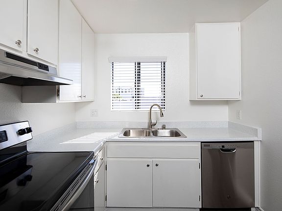 2nd image of 2925-2945 Broadway #B119