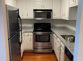 55 River Rd APT 6A, Manchester, NH 03104