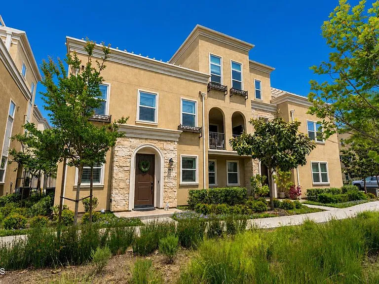 643 Winchester Dr — Photo 1