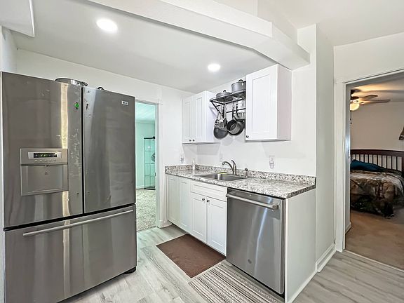 3rd image of 408 Quinto Ln