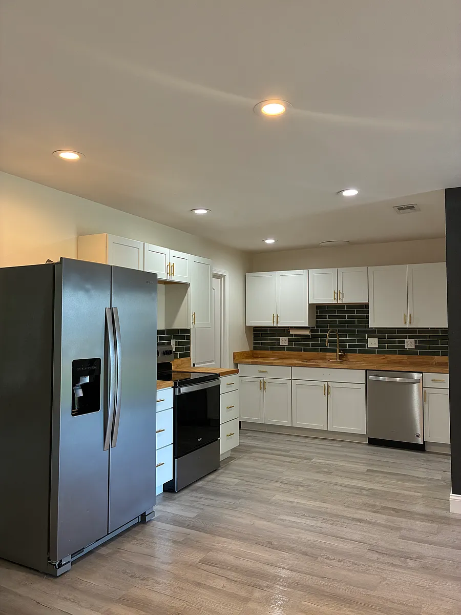 Building Photo - 304 Blackshear Dr