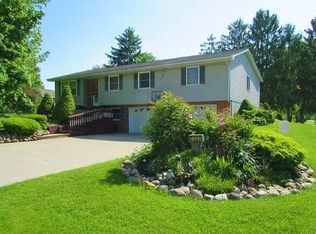 7727 Lakewood Dr, Fairview, PA 16415