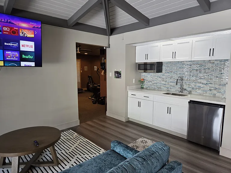 Tropic Sands Apartments — Photo 28