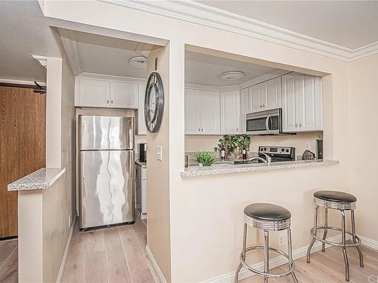 435 S Virgil Ave #320 — Photo 11