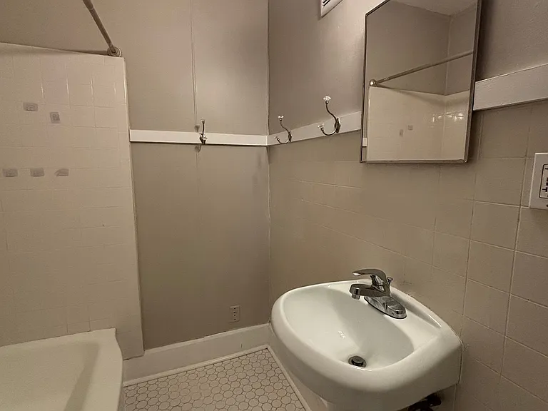 125 8th Ave N #4 — Photo 8