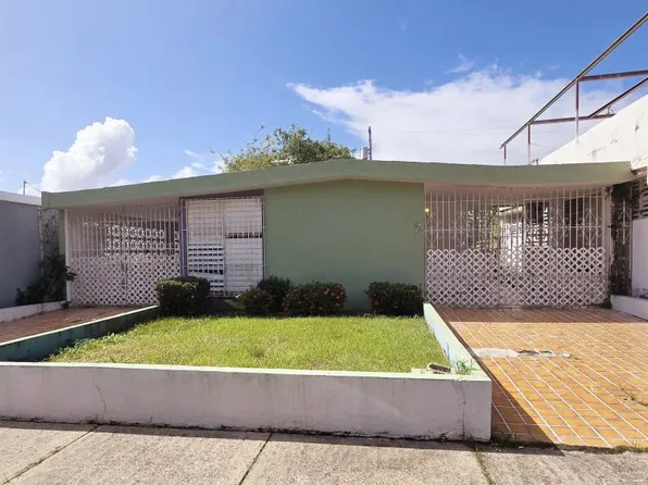 Rosa Maria Bloque B11 St #2, Carolina, PR 00985