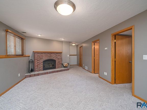 3rd image of 6216 W 61st St