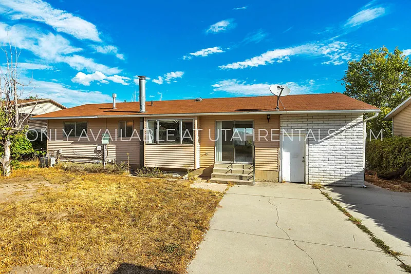 7 bed, 3.0 bath, 2156 sqft, $2,800 — Photo 4