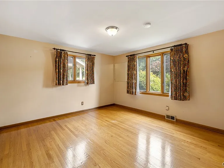 444 Buckingham Ave — Photo 13