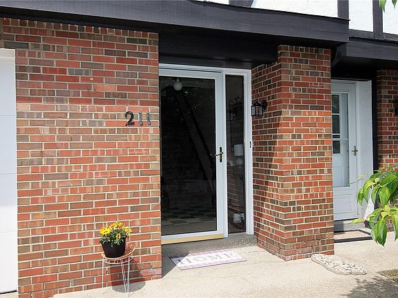 4th image of 211 Greenwood Dr