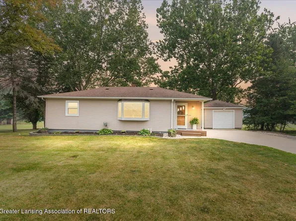 205 W Herbison Dr, Dewitt, MI 48820