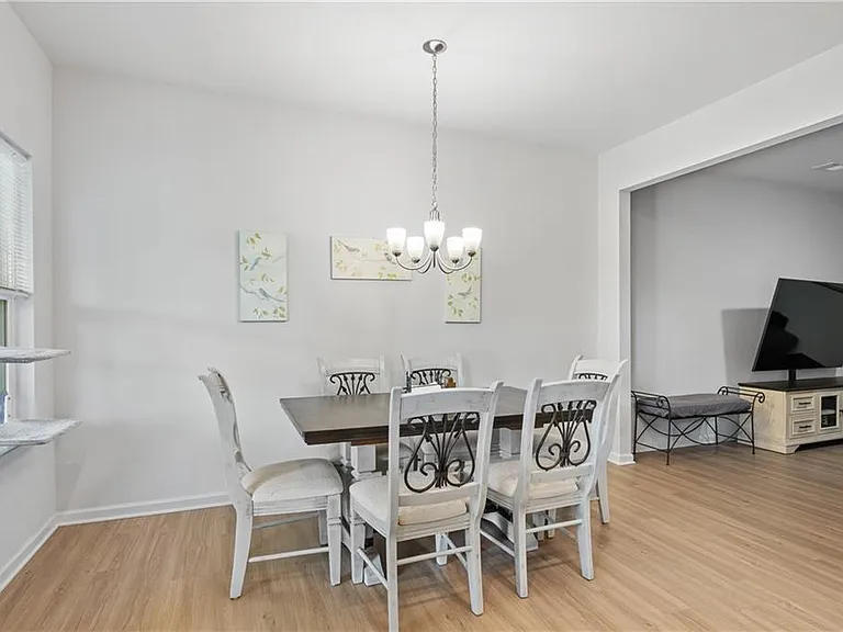 229 Dupont Dr — Photo 7
