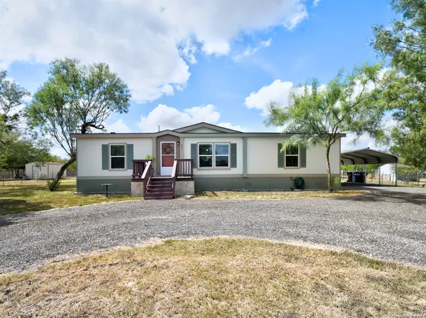605 County Road 3821, San Antonio, TX 78253