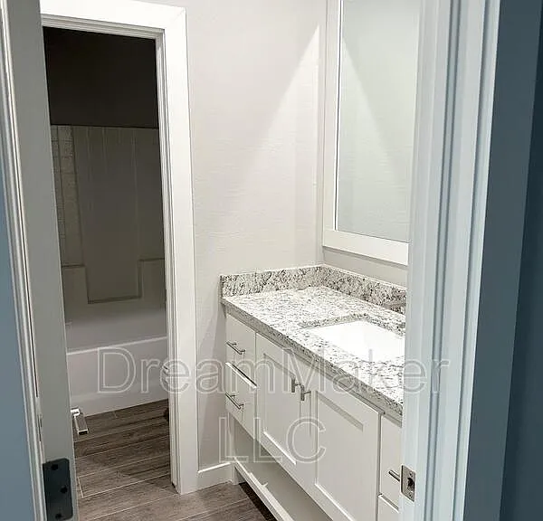 5329 E Maple Rd — Photo 12