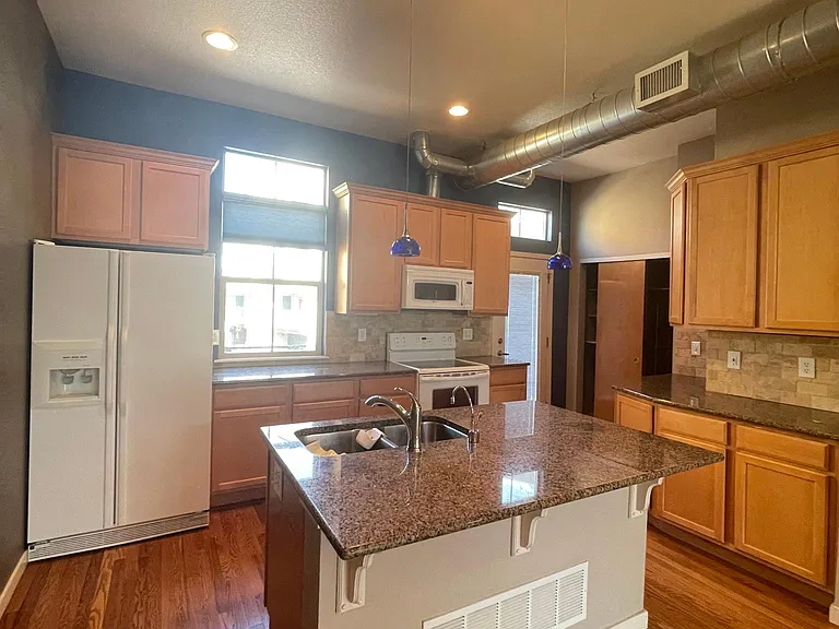 2879 Syracuse Ct — Photo 3