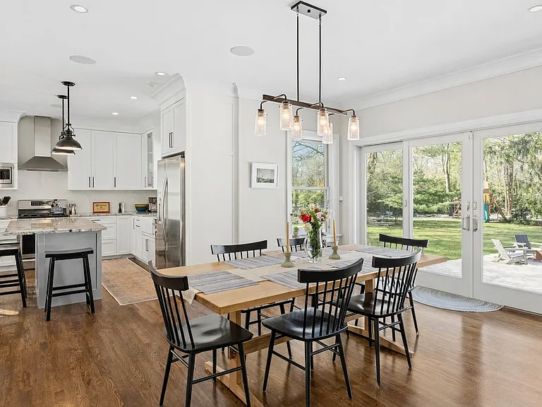 134 Montauk Hwy #A — Photo 2