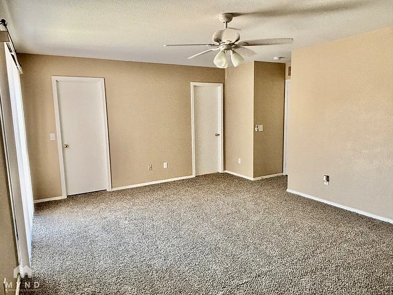 8128 W Mission Ln — Photo 21