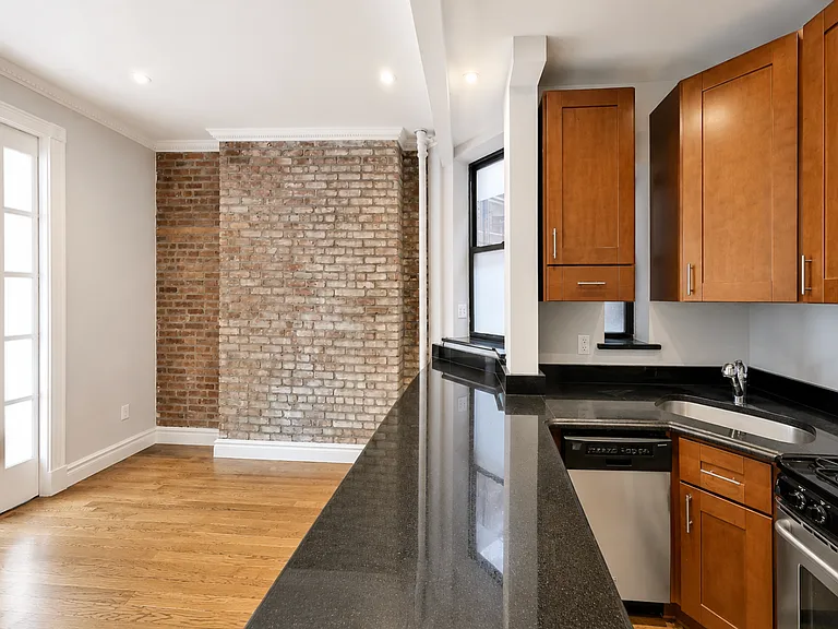 252 Mott St #13 — Photo 1