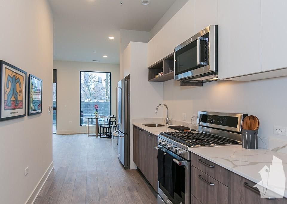 1st image of 854 N Larrabee St #310