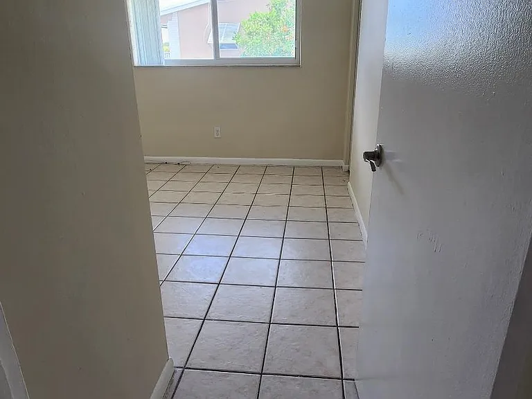 8852 SW 95th Ave — Photo 14